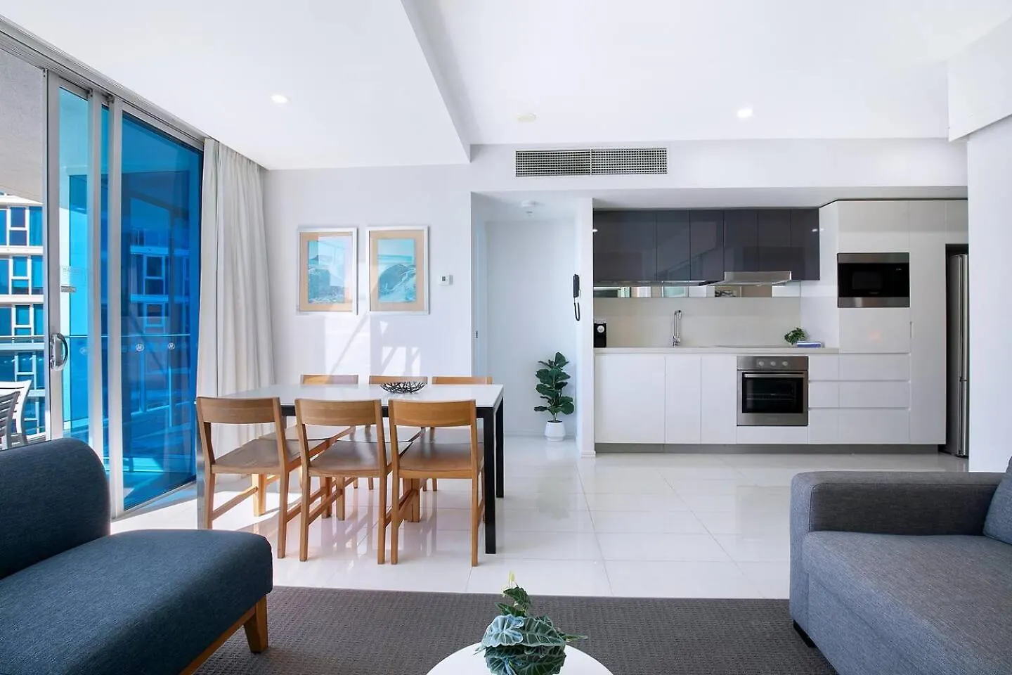 City Meets Coast - Modern Resort Haven By The Beach Gold Coast 0*,  Australia